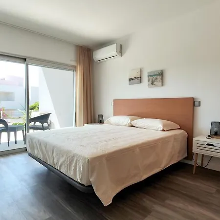 Retiro Com Brisa Maritima, T2, Vale Parra, Albufei Apartment *